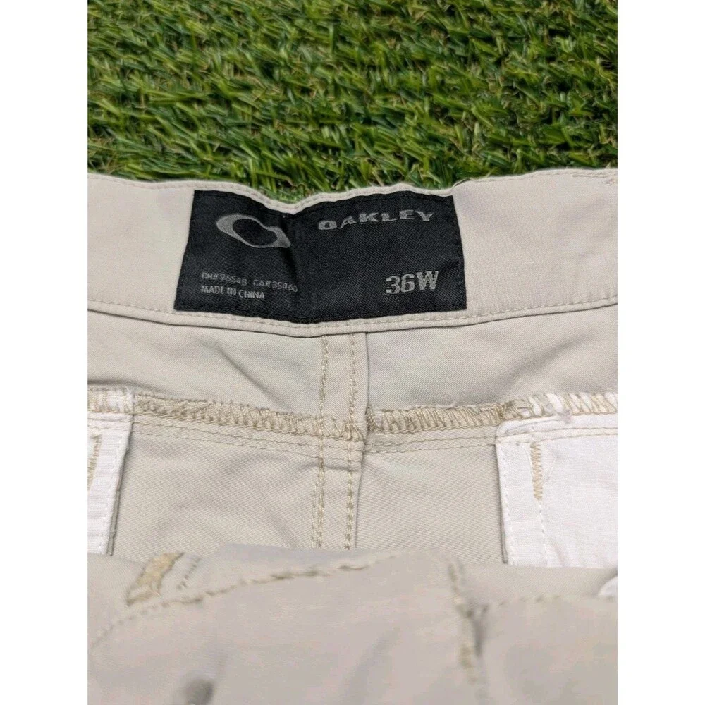 Oakley Mens Golf Shorts Size 36 Bermuda Chino light Gray Flat Front